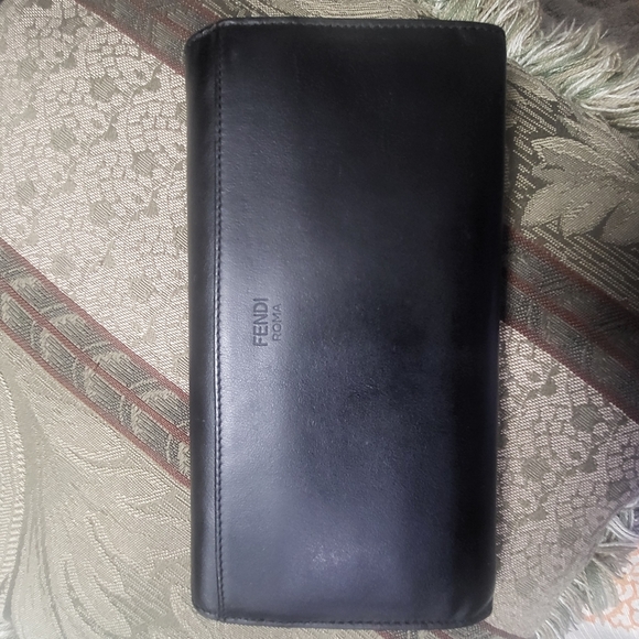 Fendi Black and Yellow Wallet - Picture 2 of 11